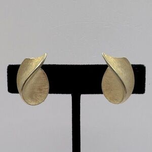 VINTAGE Brushed Gold-Tone Clip-On Earrings